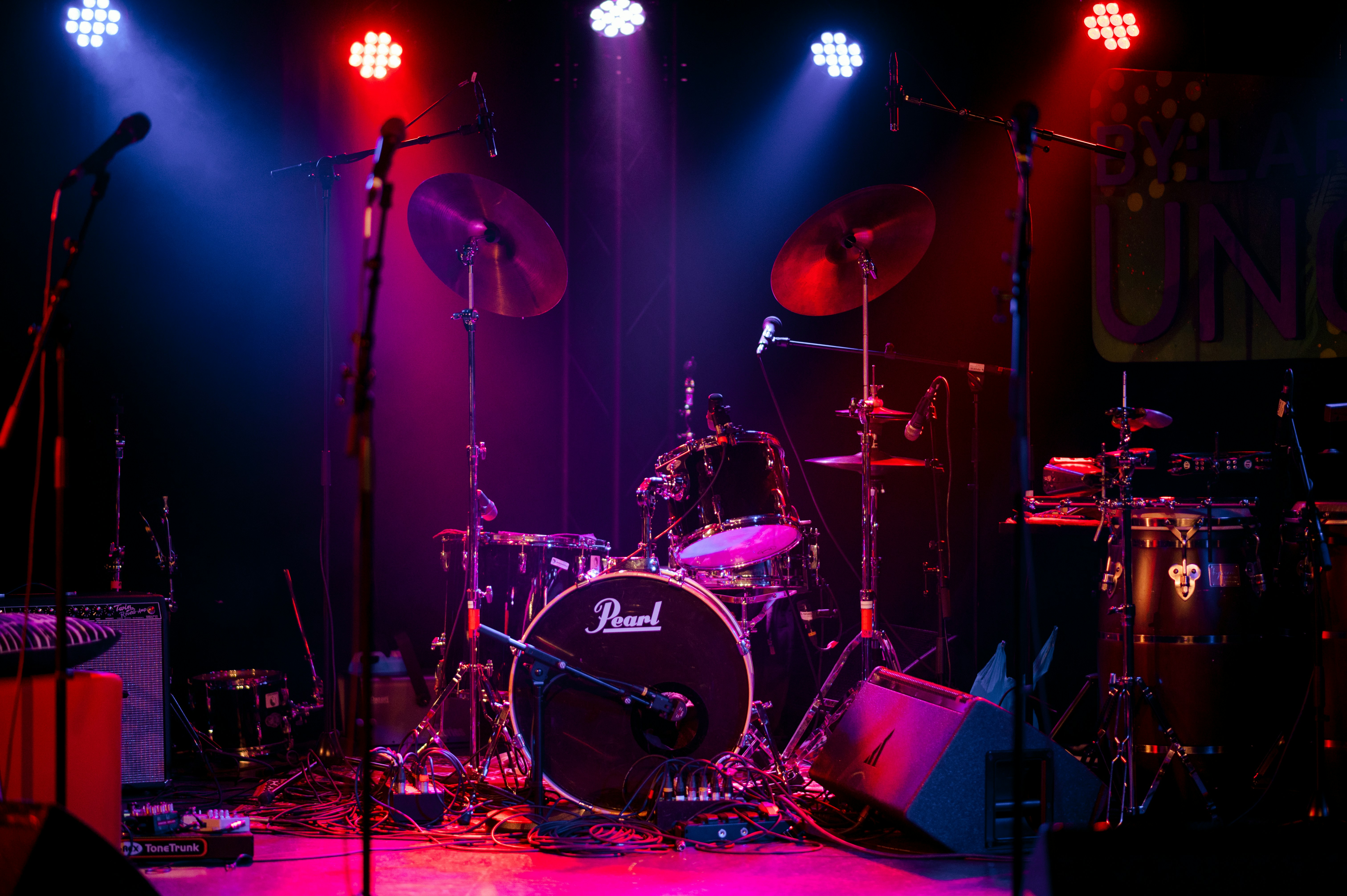 Publikum bei einer musikalischen Zeremonie